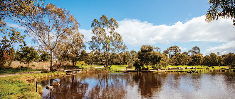 A photo of a smal lake