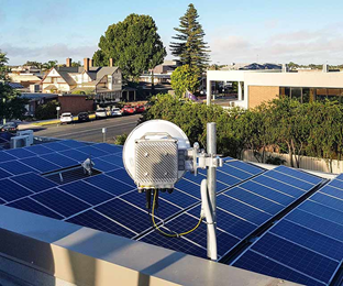 Rooftop antenna for high-speed internet connection